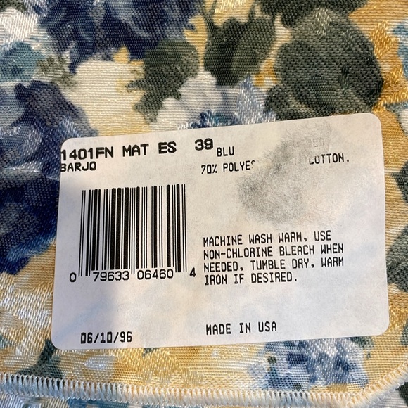 3 placemats and 3 matching fabric napkins - Picture 3 of 4